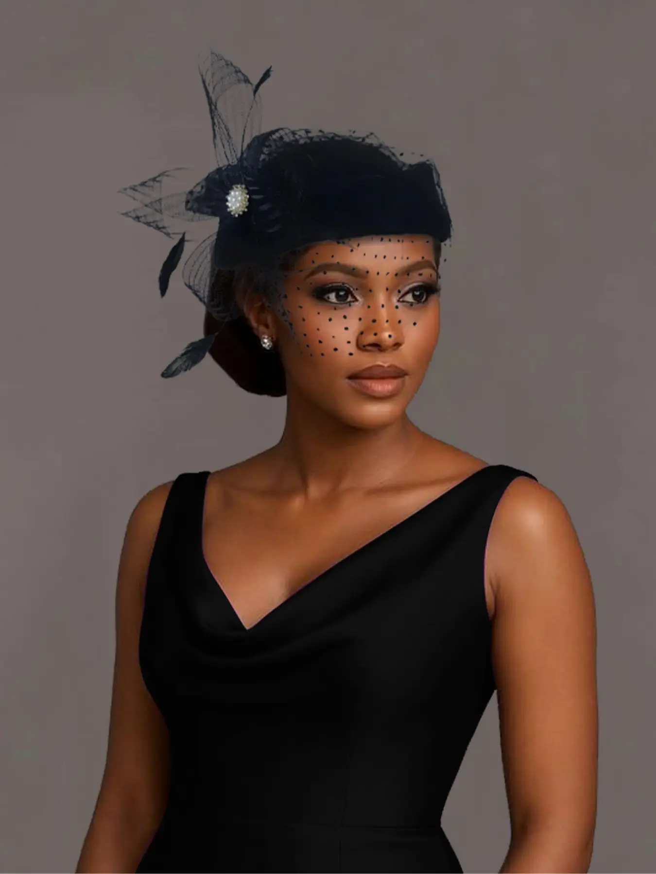 Vintage Mesh Feather Hat with Rhinestones, Elegant British Style, Bridal Accessories, Styling Accessory, Costume Headpiece, and Perfect for Weddings and High-End Parties, Vintage Netting