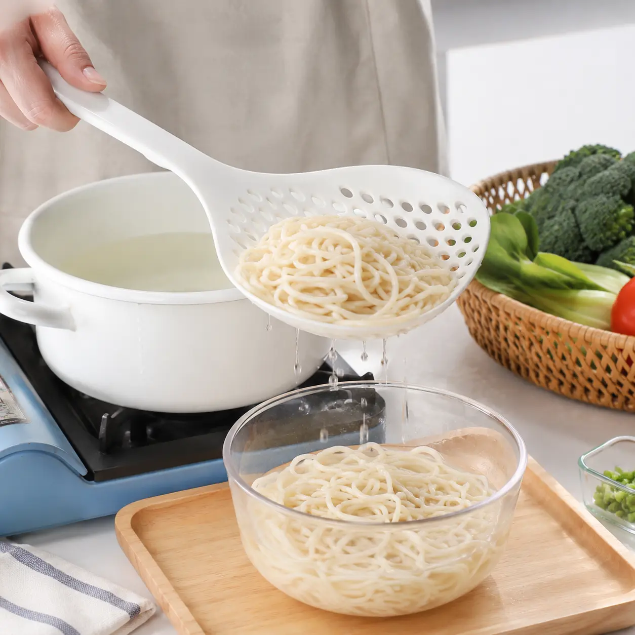 1 Piece Large Perforated PP Skimmer Strainer, Deep Wide Design for Draining Noodles, Dumplings, Vegetables and Fruits in Home Kitchen