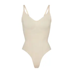 SKIMS SEAMLESS SCULPT THONG BODYSUIT