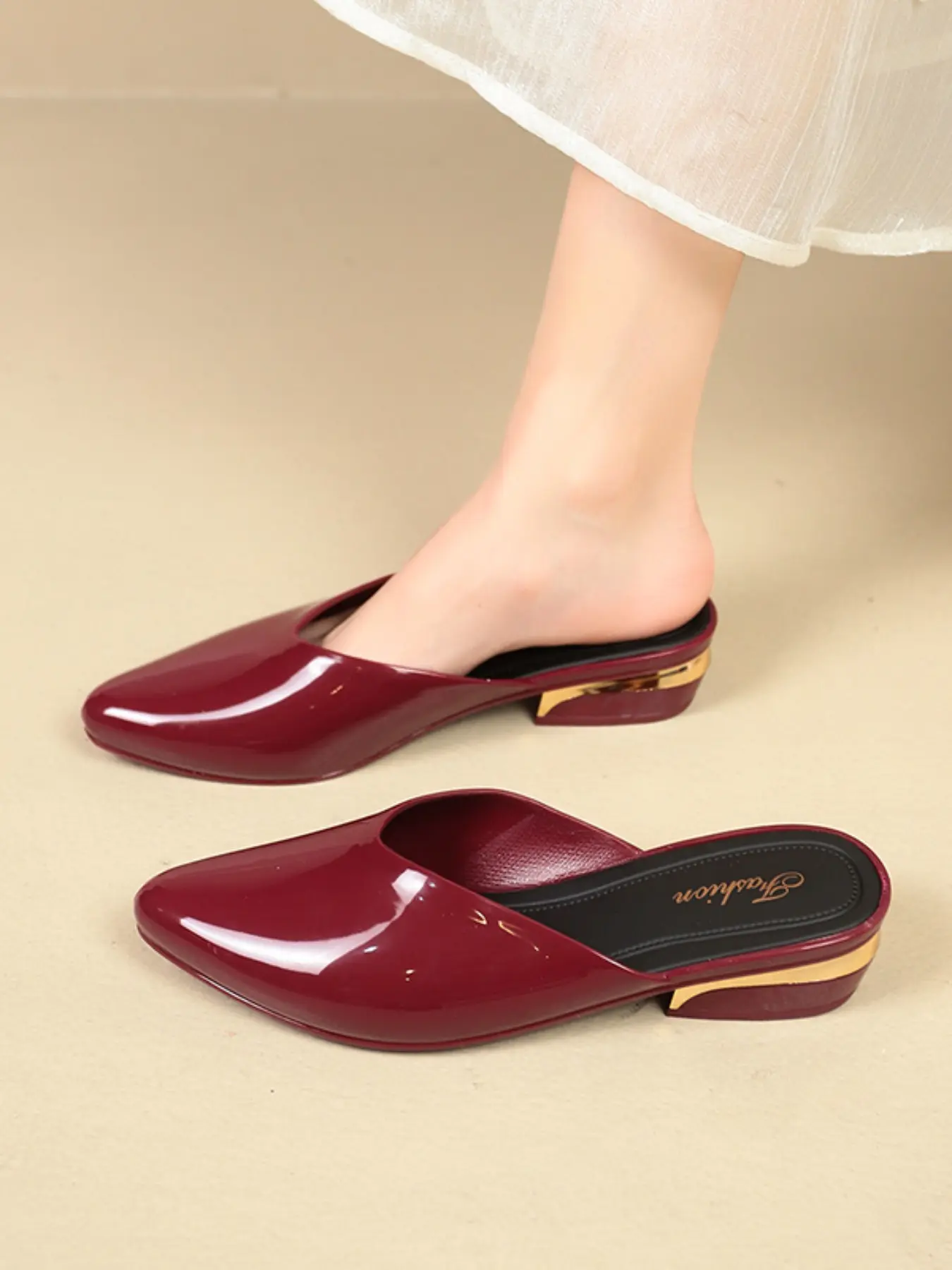 Women's Spring and Summer Elegant Pointed Flatform Mule Slippers, Slip On Mules, Square-Flatform Pointed Half-Coverage Sandals, Rubber Footwear Suitable for Work Commutes, Office, Dating, Parties, Available in Wine Red, Beige, Black