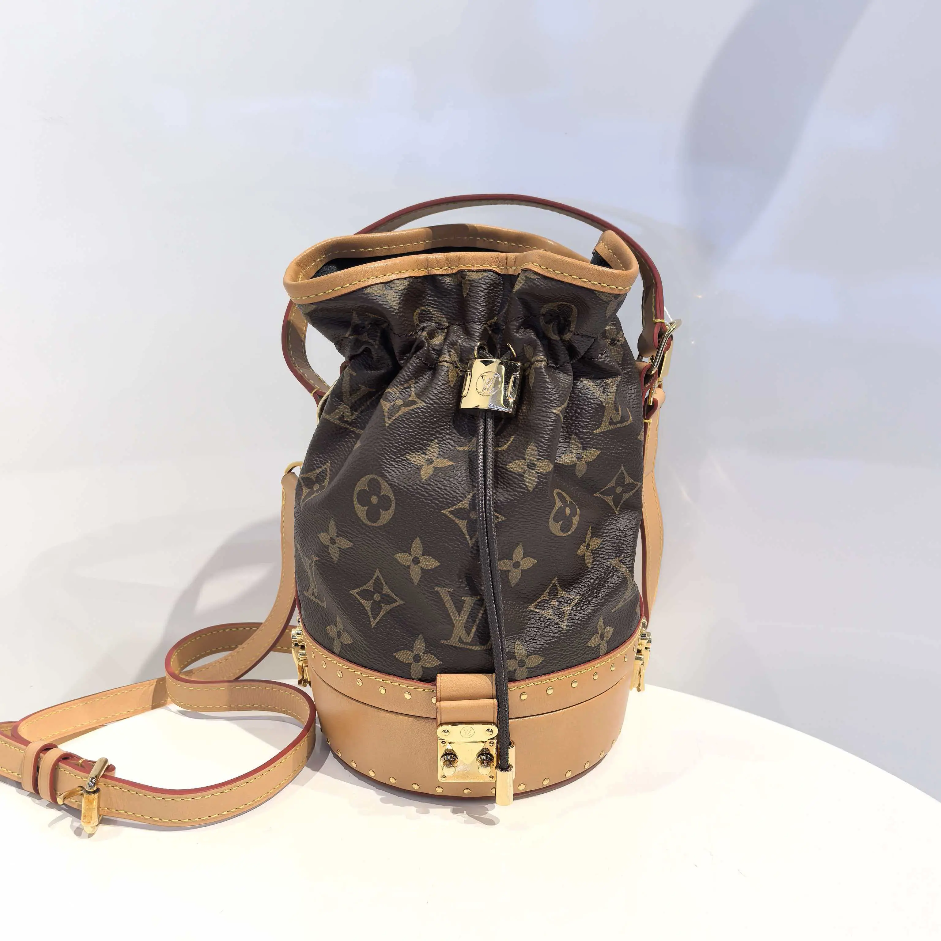 Pre-owned Louis Vuitton Runway Petite Noé Monogram Dumpling Bag with Adjustable Strap and Gold Monogram