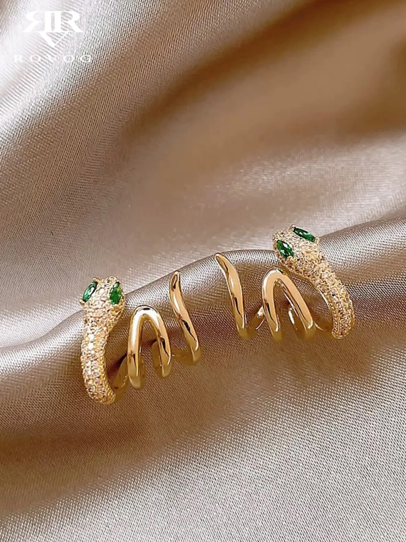 This pair of women's earrings, Stud Earring Jewelry, Fashion Jewelry, with an irregular snake-shaped design made of copper and inlaid with artificial zircon are suitable for daily wear at balls, parties Earcuff Jewelry