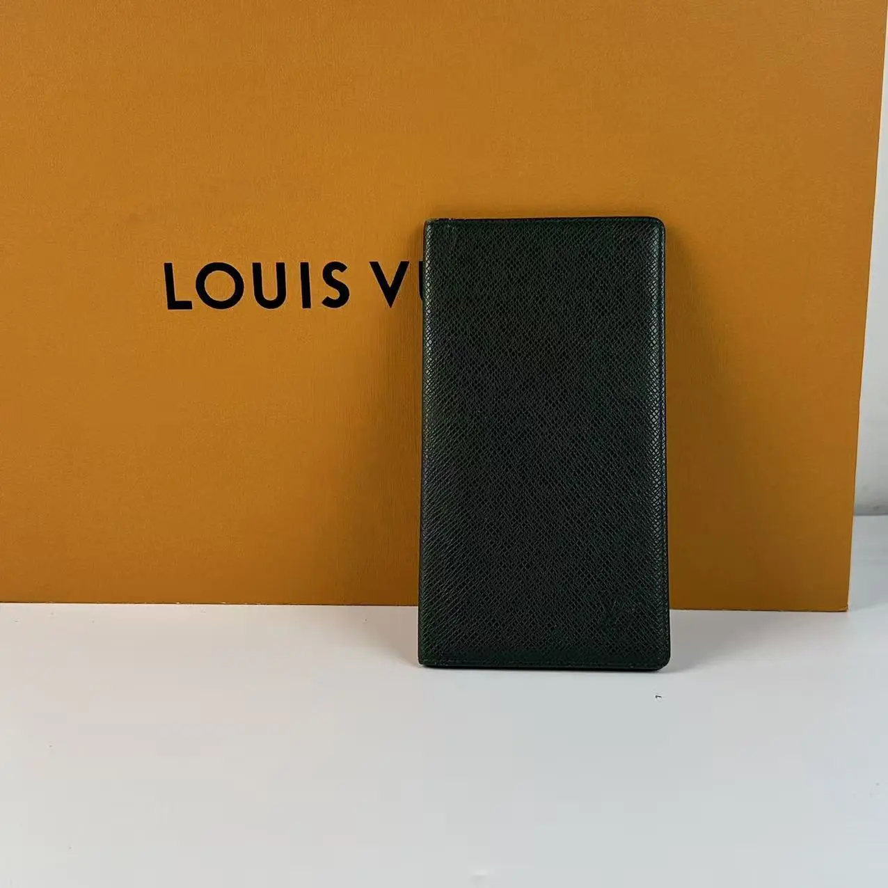 Pre-owned Louis Vuitton Dark Green Taiga Leather Long Bifold Wallet
