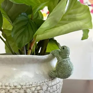 Creative Cartoon Turtle Resin Planter Hanging Garden Decor Garden Sculptures Statues Indoor Outdoor Wall Mount Decoration for Living Room Bedroom Porch Ideal Gift for Holidays and Special Occasions