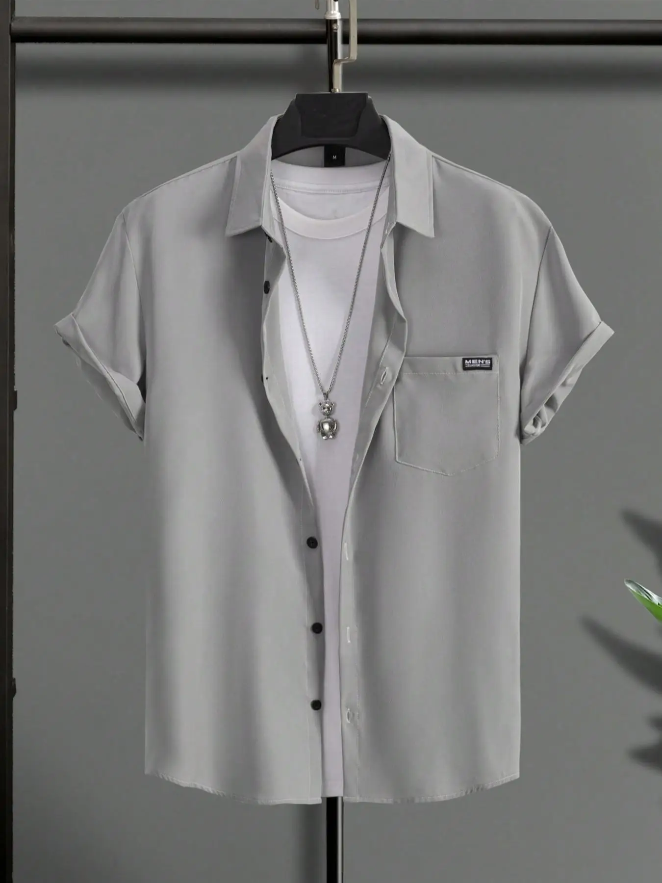 Men's Regular Fit Button Front Patched Pocket Shirt, Shirts for Men, Casual Short Sleeve Collared Top for Summer, Men's Clothes for Beach Vacation Out