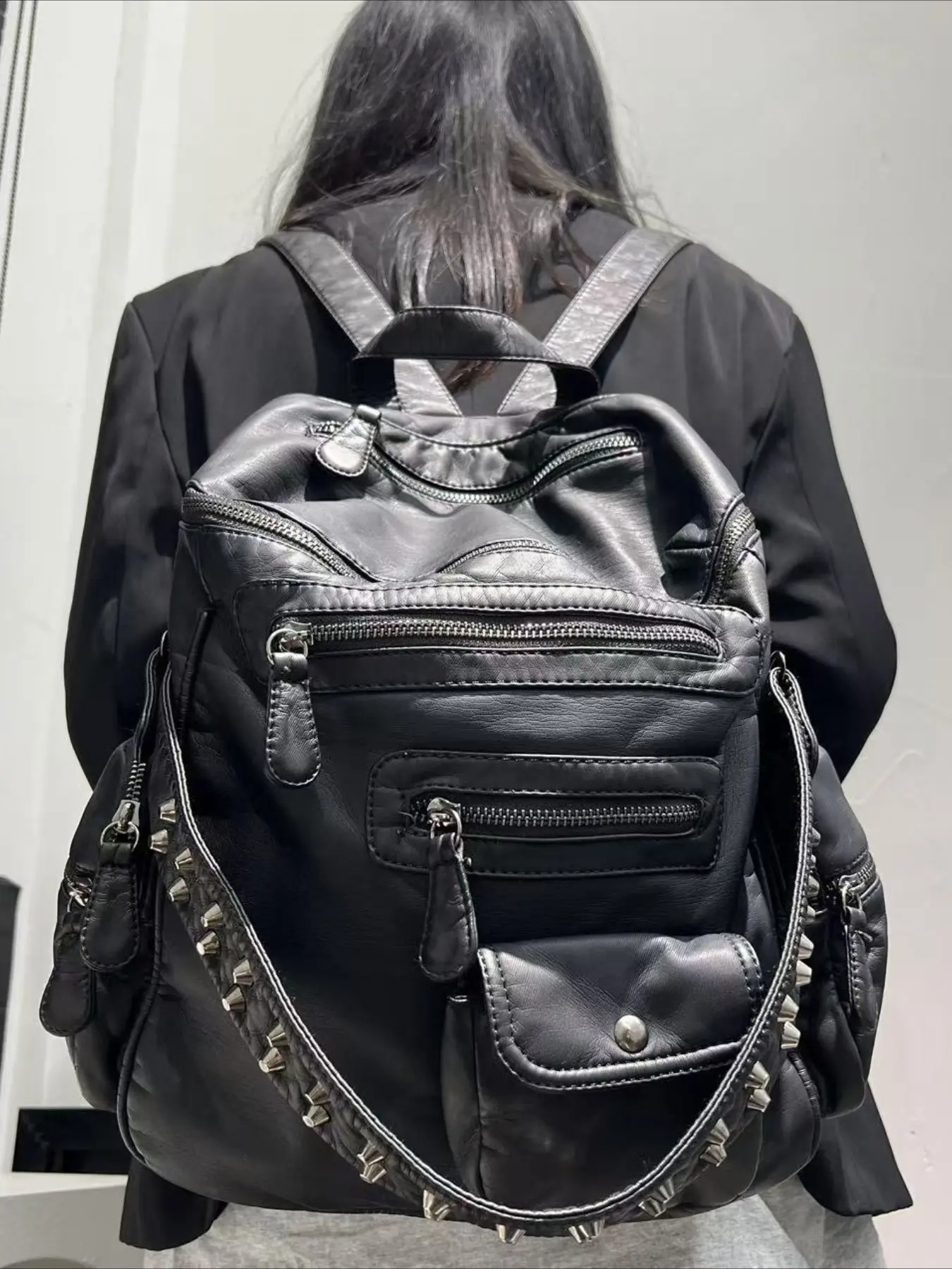 Ladies' retro backpack, Bag Design Backpack, Stud bookbag, personalized Y2K spicy girl motorcycle bag, street style washed plain leather imitation leather city bag, suitable for work, commuting, large capacity multi pocket shoulder bag
