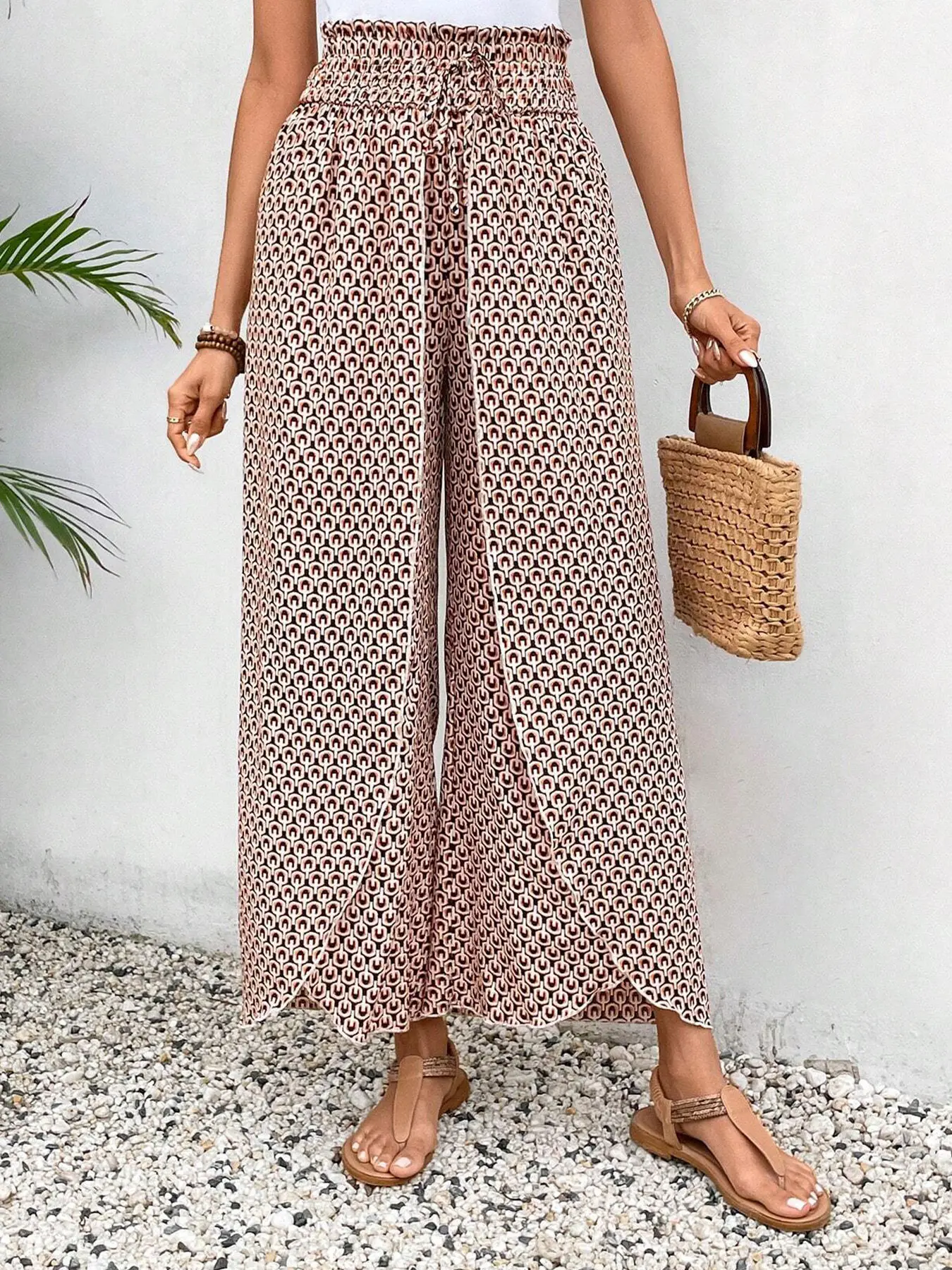 A women's floral fashion versatile wide-leg skirt with side slit, suitable for summer, suitable for beach, sand, party and other occasions