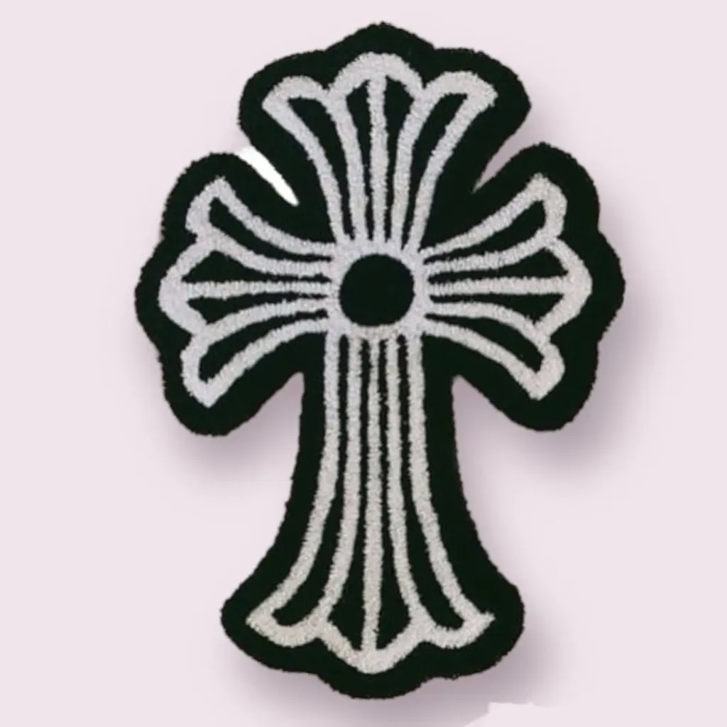 Tufted Chrome heart inspired cross rug Indoor