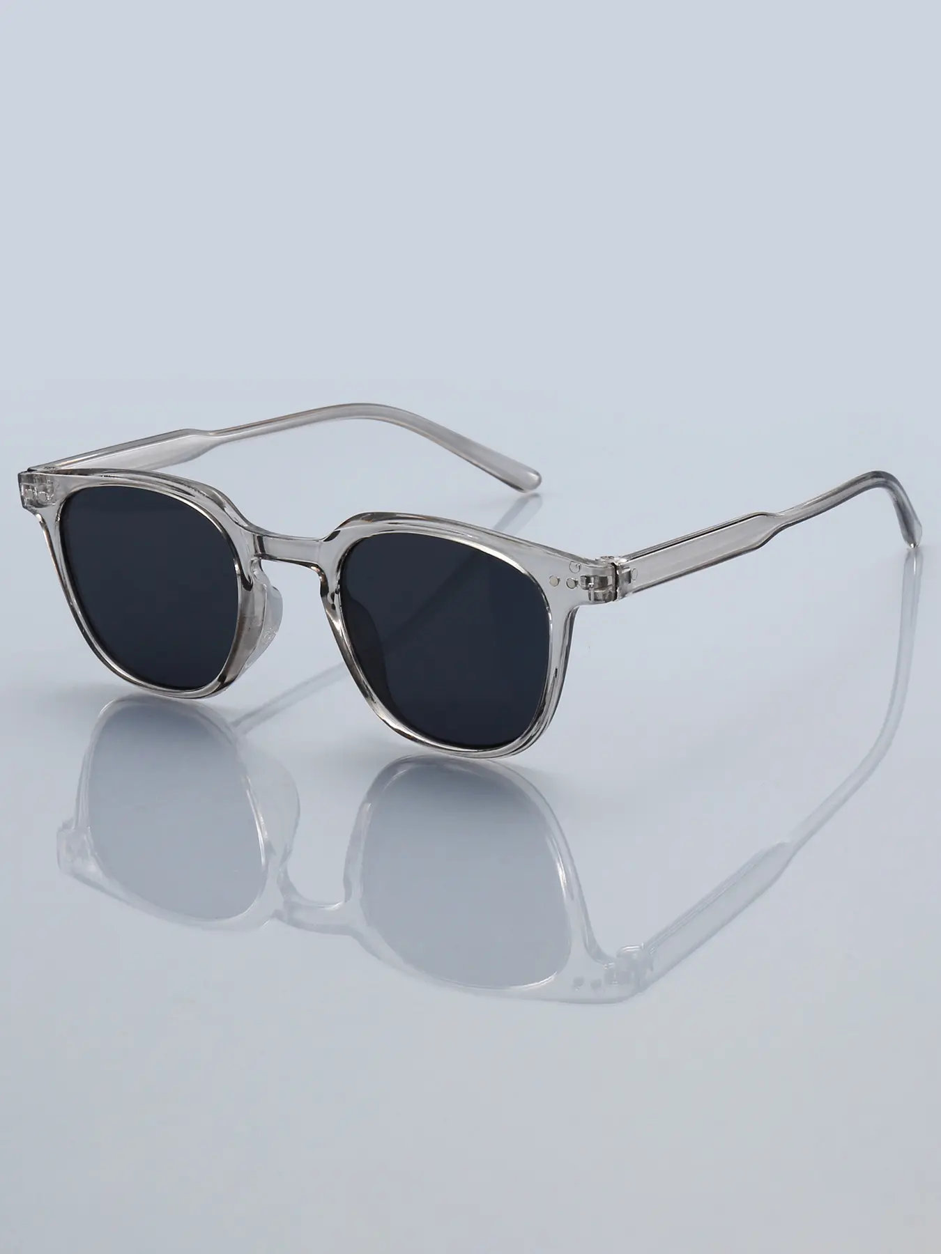 Small round frame sunglasses, Trendy casual sunglasses, with pink gradient lenses, suitable for all genders, feature classic metal stud decorations and come in multiple colors, have spring-loaded temples for comfort, ideal for various occasions