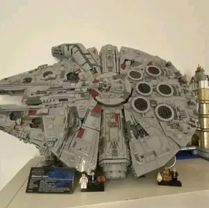 Millennium Falcon Stand
