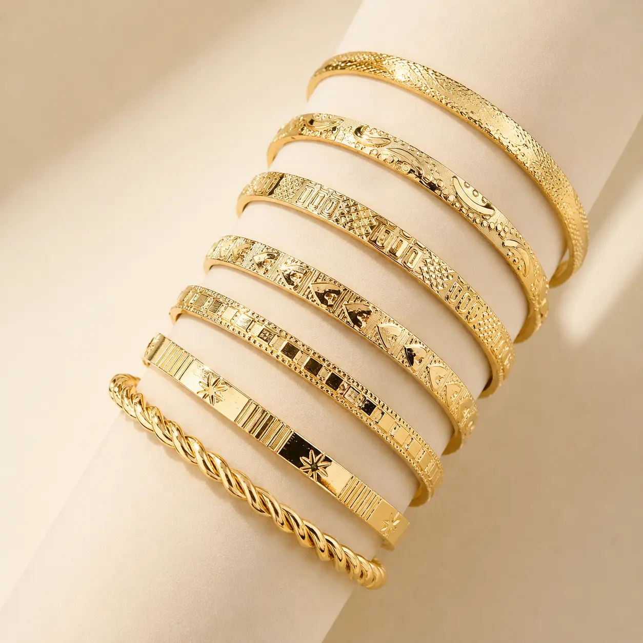 7PCS Gold Bracelet Set for Women, Adjustable Open Cuff Bangles, Stackable Boho Bracelets, Vintage Gold Cuff Jewelry, Layered Wrist Bracelet Set, Minimalist Fashion Accessories, Everyday Wear, Birthday Christmas Mother's Day Gift for Wife, Girlfriend, Mom