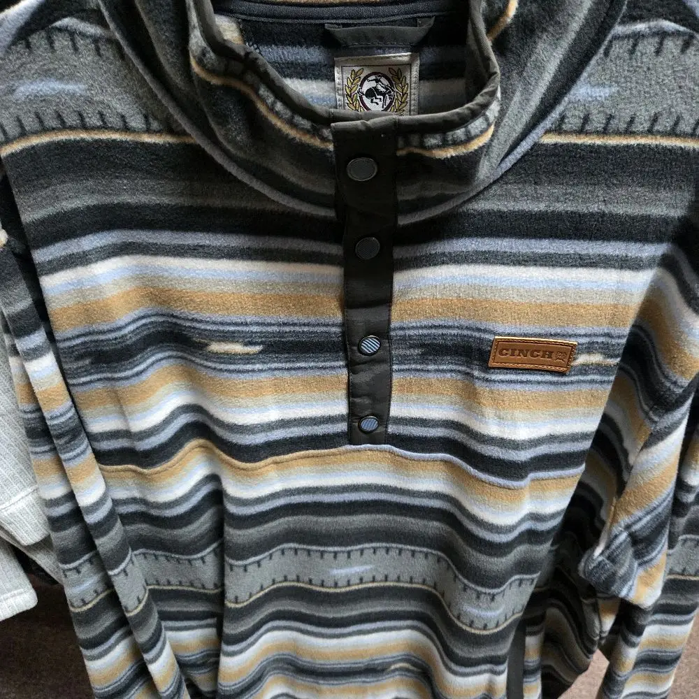 Cinch pullover