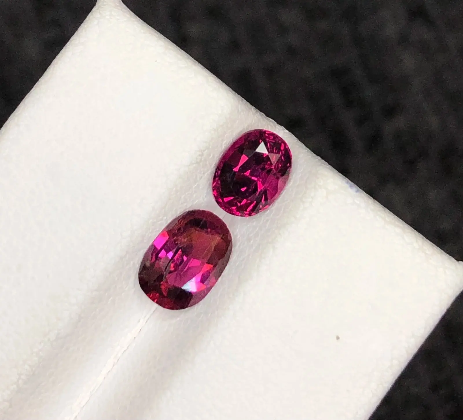 (2.42ct) Natural Rhodolite Garnet - Precision Oval Cut (PAIR) - VS Clarity Untreated Gemstone (WAV47)