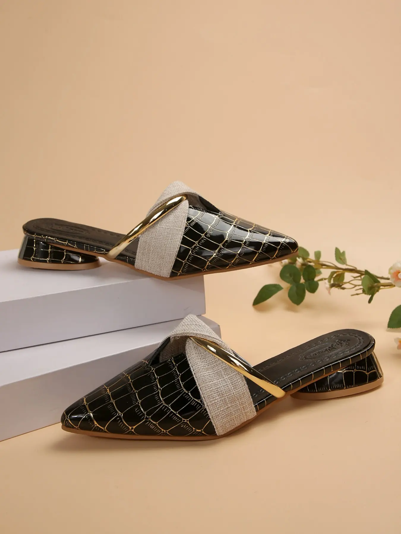 Women's Crocodile Pattern Pointed Toe Mules, Comfortable Low Heel Slip-On Shoes, Kitten Heels Mules, Office Ready, Perfect for Office and Daily Wear, Footwear