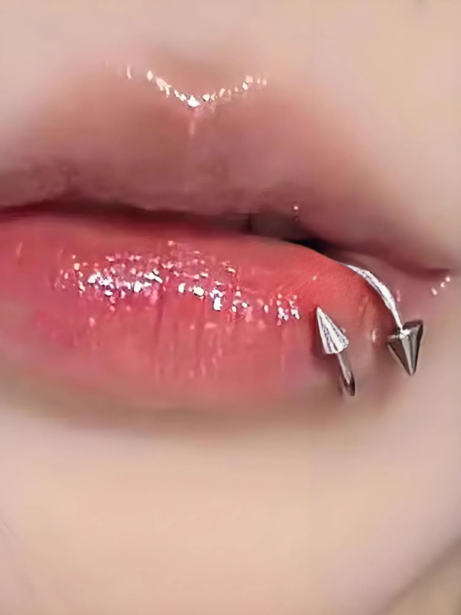 Punk Spiral Lip Rings Stainless Steel 16G S Shape Lip Piercing Rivet Labret Piercing Jewelry Body Jewelry Cartilage Earrings Helix Piercing Lower Labret Studs Eyebrow Piercing Jewelry 8mm