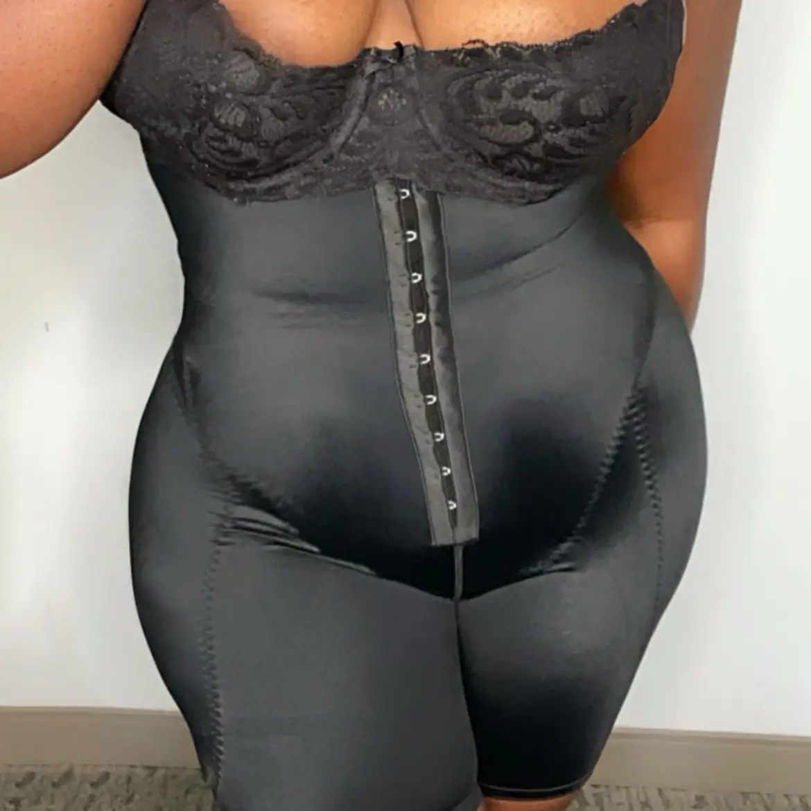 Kempcurve   Model is wearing a size M. Product Style	Women's Hip and Butt Enhancer with 2 Removable Hip Pads High-Waist Tummy Control Shapewear Material	74%NYLON 26%SPANDEX Color	AS shown Size	S-3XL Feature	Fashion, comfortable, sexy Supply styles	Stock i