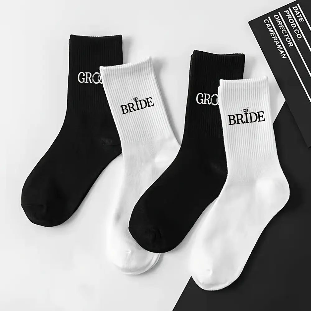 2 Pairs Wedding Theme Bride & Groom Socks - His & Hers Black & White Crew Socks with Crown, Machine Washable Polyester, Creative Photo Props, Bridal Party Favors, Wedding Gift Ideas, Soft Material, Couples Gifts, Letter Print Socks, Sock Sets