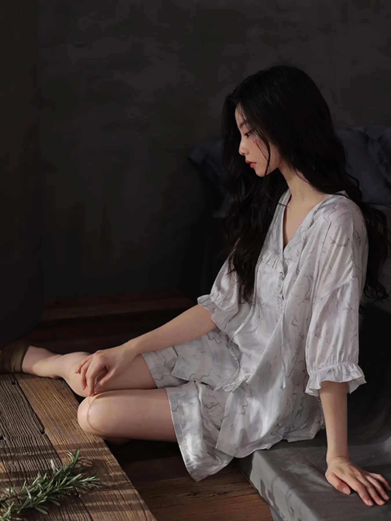 Two-Piece Ice Silk Pajama Set, Traditional Bell Sleeve Short Sleeve and Shorts, Cool Fabric, Wrinkle-Resistant, High-Quality Home Wear
