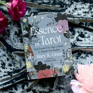 Essence of Tarot book : Essential Oils, Magic, & Rituals