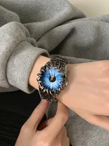 New Trendy Unique Men's Watch Metal Irregular Claw Vintage Style Fashion Quartz Wristwatch