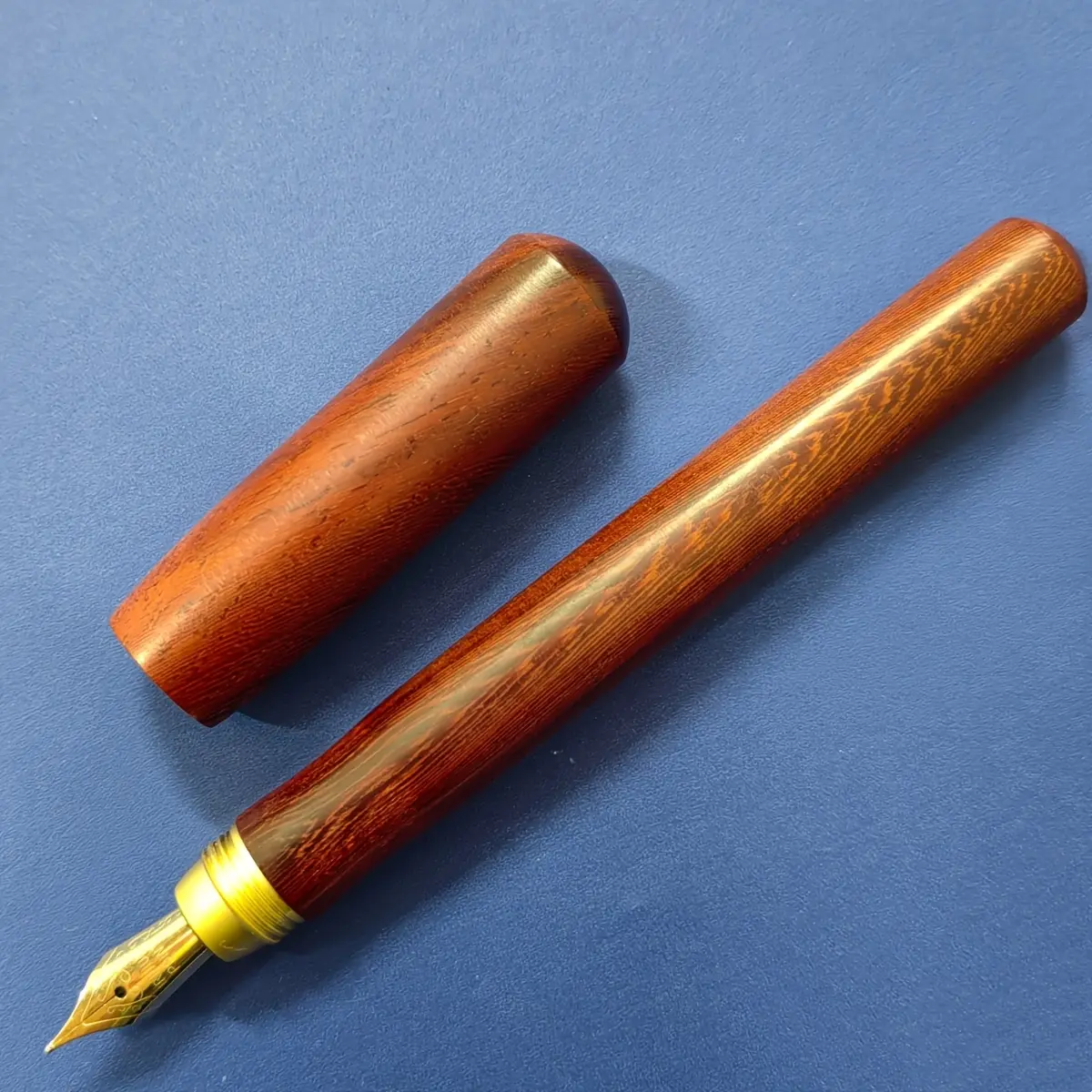 Calligraphy Pen, 0.5 mm Fine Tip Steel Pen, Solid Wood Barrel, Brass Fittings, Twist Cap, 2.6 mm Diameter Fit, Deep Smooth Texture, Elegant High-End Office Stationery for Creative Work, Valentine’s Day Gift, 0.5 Mm Pen