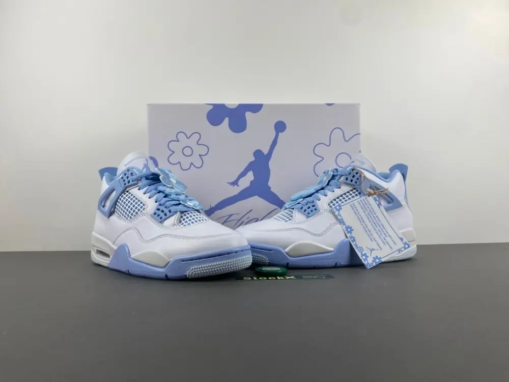 White Light Blue Retro Basketball Sneakers, Classic Mid Top Street Casual Shoes, Cushioned Breathable Non Slip Fashion Sports Shoes for Men Women