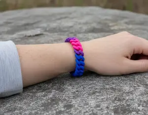 Gay Pride Chain Link Bracelet – Rainbow LGBTQ+ Silicone Interlocking Link Wristband, Colorful Pride Bracelet for Pride Parades, Equality Awareness Events & Everyday LGBTQ Support