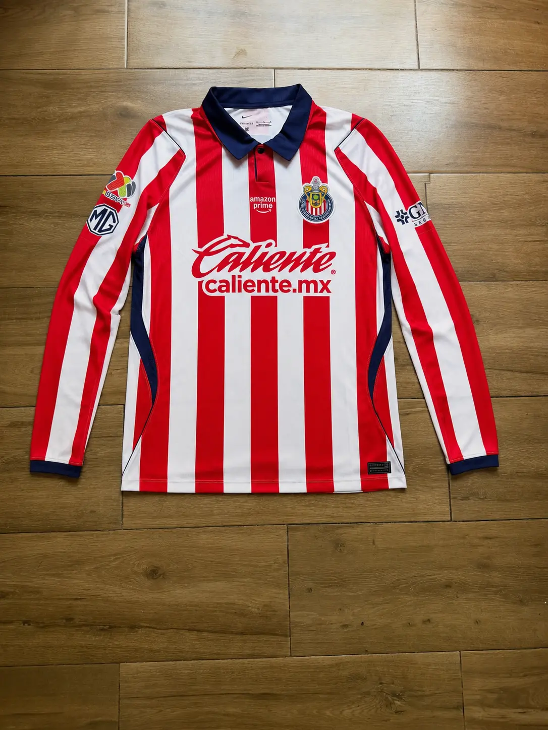 Chivas 26-27 long-sleeve jersey with full logos – a football shirt for fans.