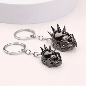 1Pc simple creative popular novelty skull helmet Stylish Keychain Charm unisex Halloween street gift for couples zinc alloy DIY clothing bag accessories pendant holiday novelty commemorative gift for relatives and friends Key Chain For Car Keys