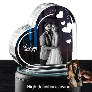 Personalized heart-shaped crystal photos, 3D photo customization, heart-shaped photo frames, photo keepsakes, gifts for women, fathers, mothers, wives and husbands, custom images, birthdays, anniversaries, couples and pet photos.