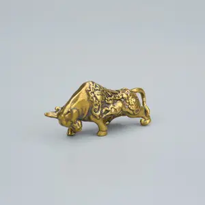 1pc Brass Lucky Bullfighting Statue Copper Animal Miniature Figurine Bring Wealth Keychain Pendant Office Desk Office Desktop Ornament Home Decor Ornaments Desktop Decorative Ornament