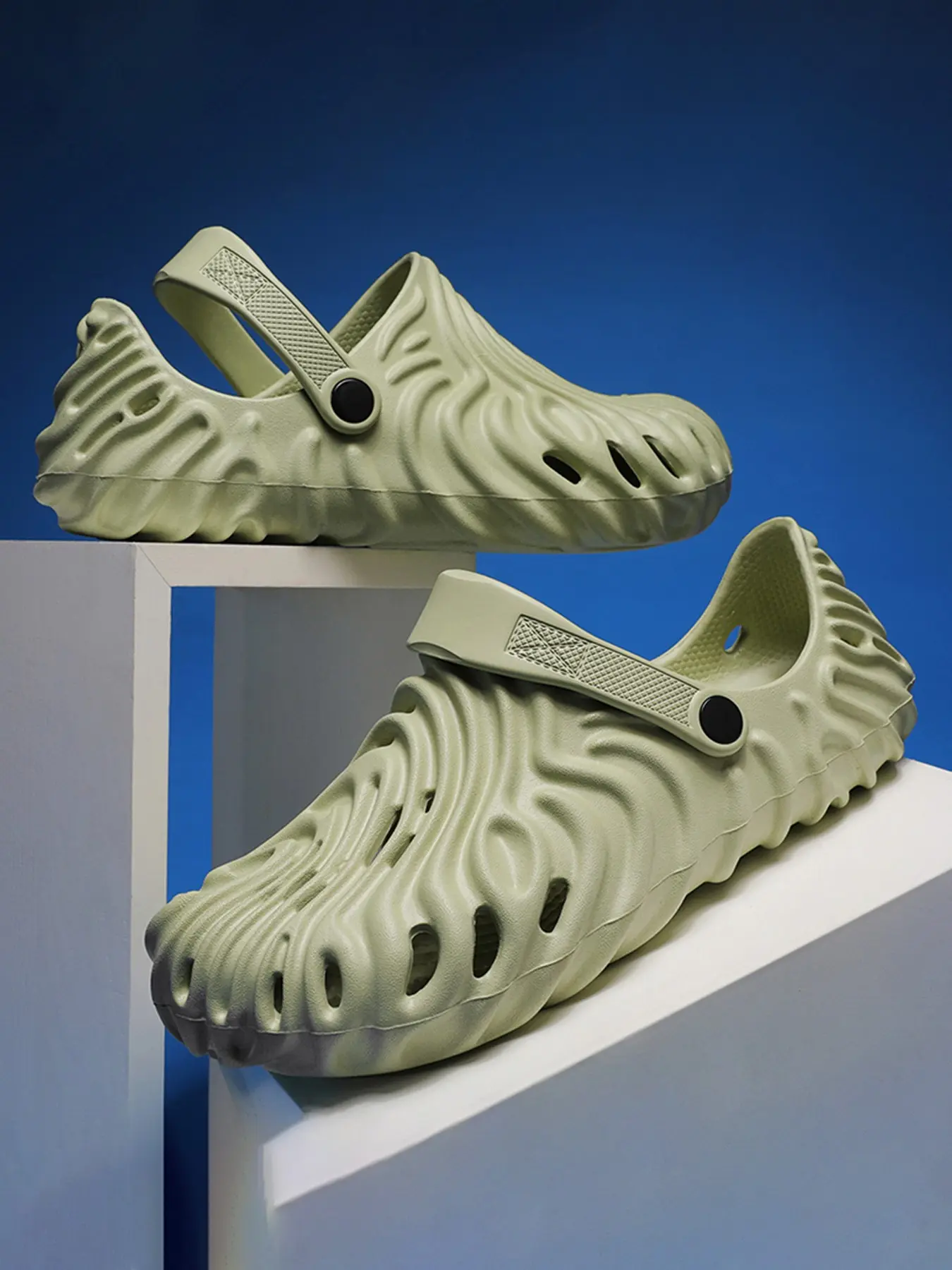 Men's Summer New Pure Color Ultra-Light Casual Versatile Couple Shoes, Outdoor Wear Anti-Slip Soft Sole Hole Design Casual Beach EVA Antislip Non Slip Slippers
