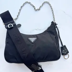 Pre-owned PRADA FINAL SALE Crossbody Bags Nylon Re Edition 2005 Crossbody Black