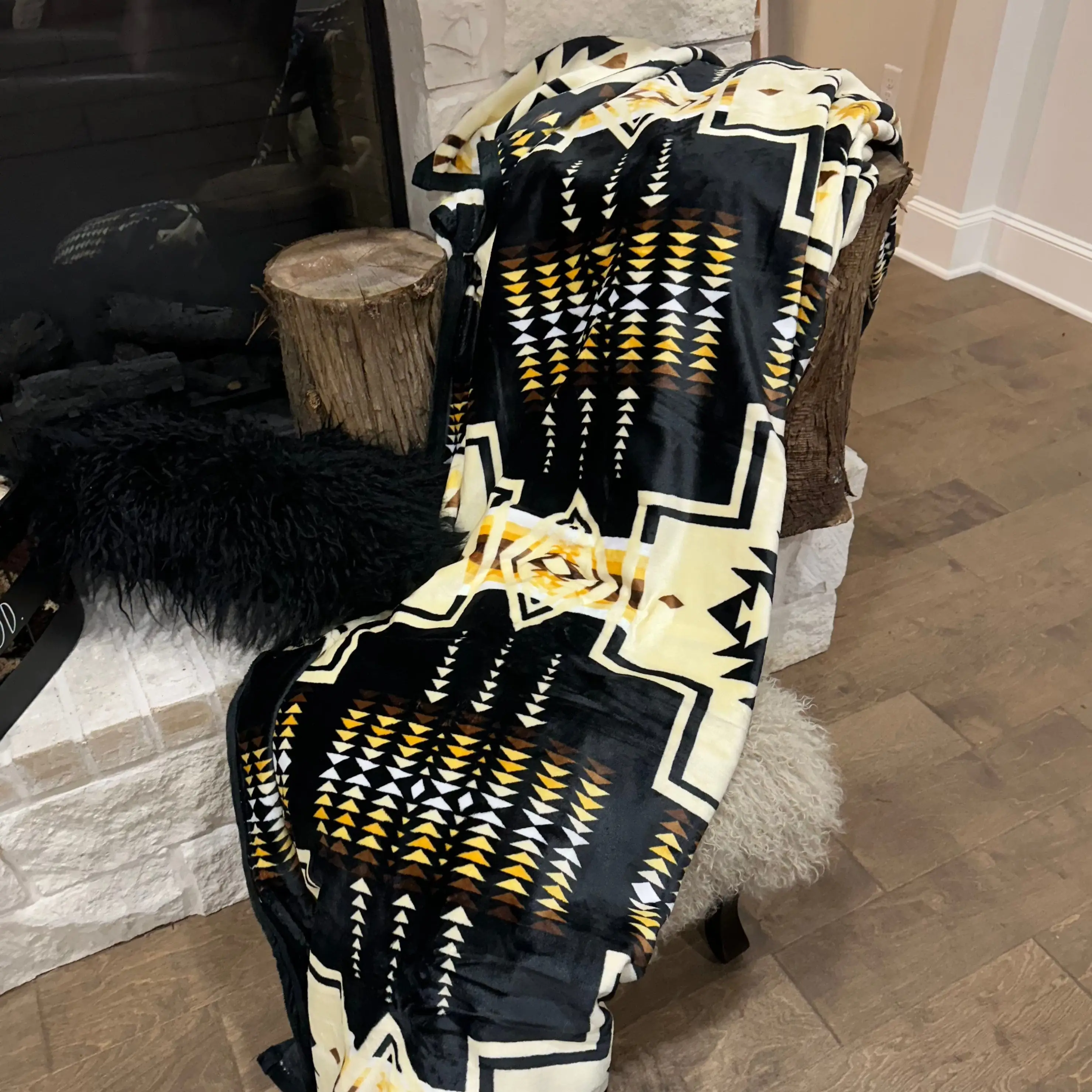 zBlack & Cream Oversized Blanket 82"x90"