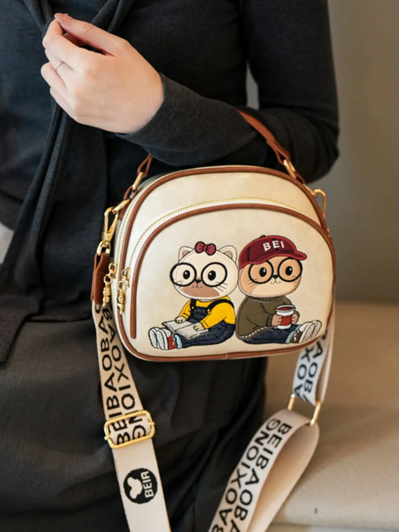 Fashion Cartoon Print Handbag, Versatile Lightweight Chic Crossbody Bag, Fashionable Crossbody Bag, Fashionable Patterned Bag, Casual Cute Small Round Purse, Cute Shoulder Bags, Perfect for Everyday Use