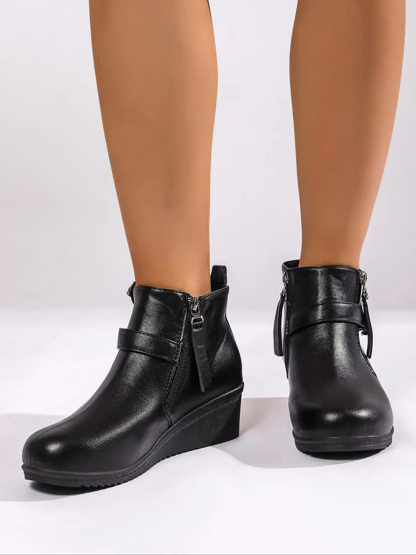 Women's fashion wedge short boots with side zippers and Rubber sole for easy wear and removal, suitable for daily commuting and office work, stylish and comfortable, perfect for casual occasions, making a unique fashion statement Design