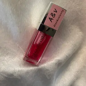 Lips glow A&v