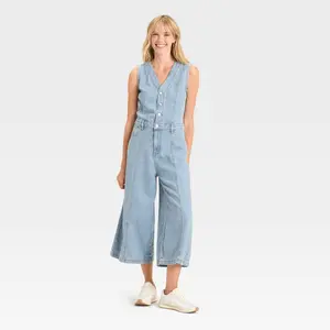 Women's Cropped Sleeveless Denim Jumpsuit - Universal Thread Light Wash 00
