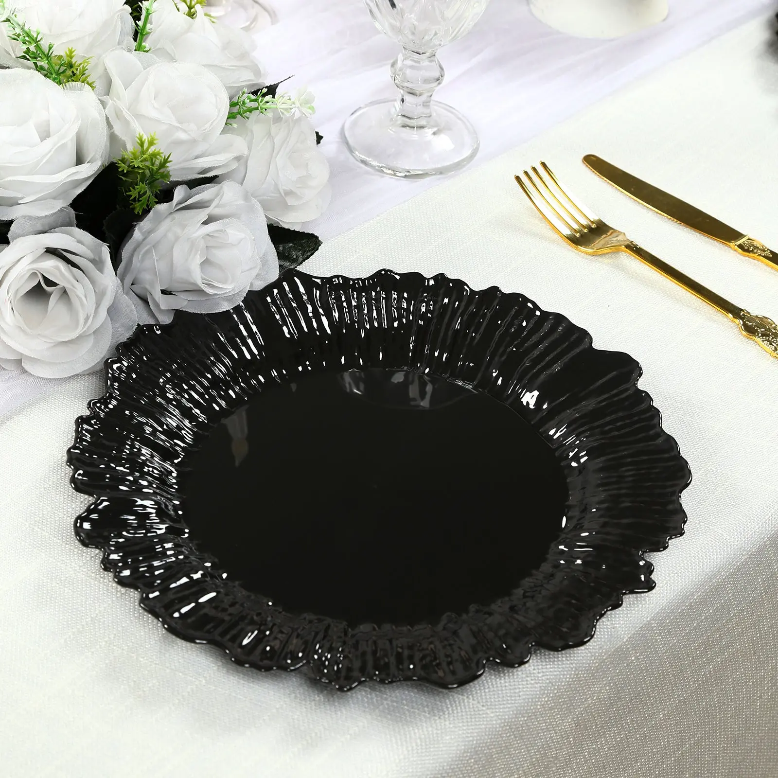 20-Pack 10in Round Plastic Nice Disposable Plates - Black Reef Design Dinner Plates, Festive Party Tableware for Wedding Reception, Anniversary, Elegant Home Supplies