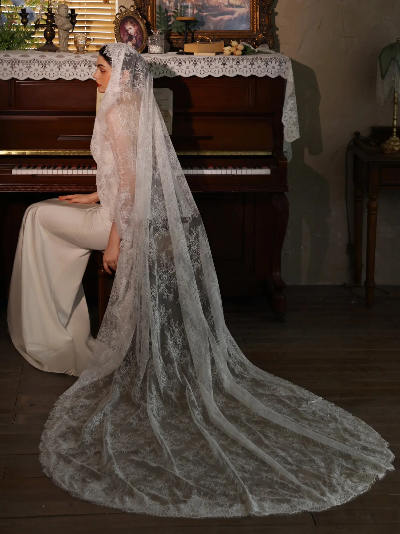 Eyelash Lace Trim Long Tulle Veil, Scalloped Floral Lace Edge, French Style Long Wedding Veil, Bridal Lace Drop Veil, Wedding Hair Accessory, trailing veil, The Wedding Veil, Wedding Veils For Brides, Ideal for Weddings, Photoshoots, Special Events