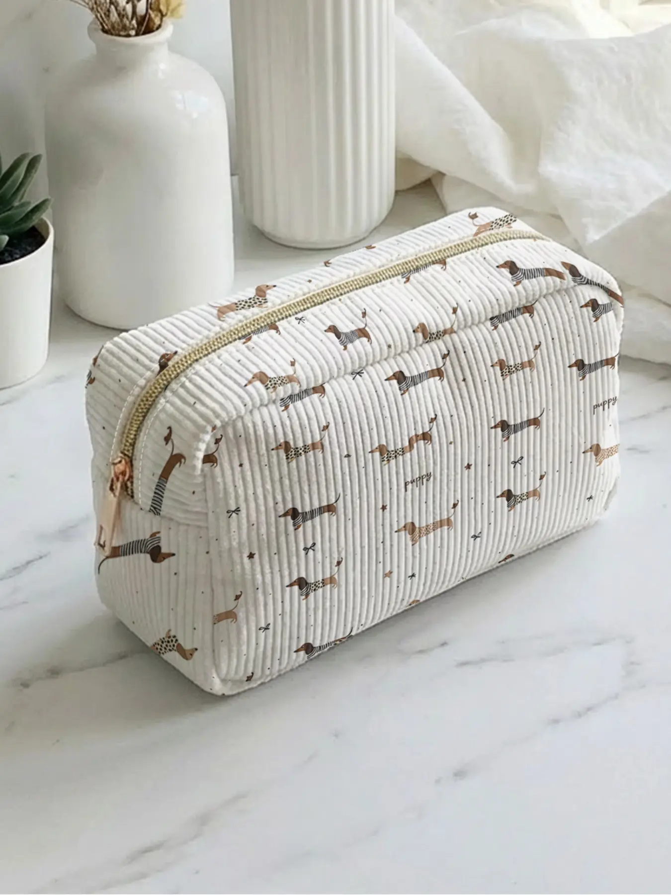 1 piece of dachshund print pattern 2D printed makeup bag, large capacity design |suitable for all seasons/general use| fits daily skincare and various cosmetics | all-round companion for life and travel