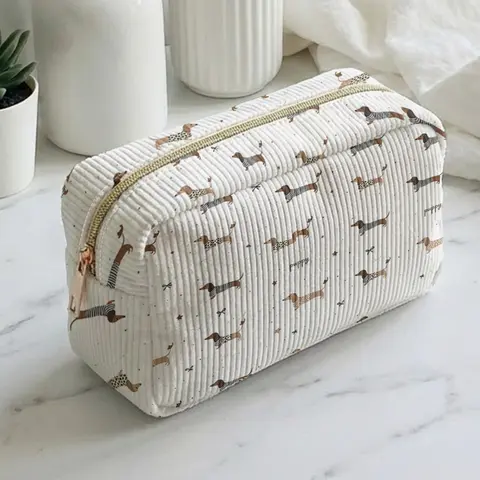 1 piece of dachshund print pattern 2D printed, large capacity design |suitable for all seasons/general use| fits daily skincare and various cosmetics | all-round companion for life and travel Travel Essentials