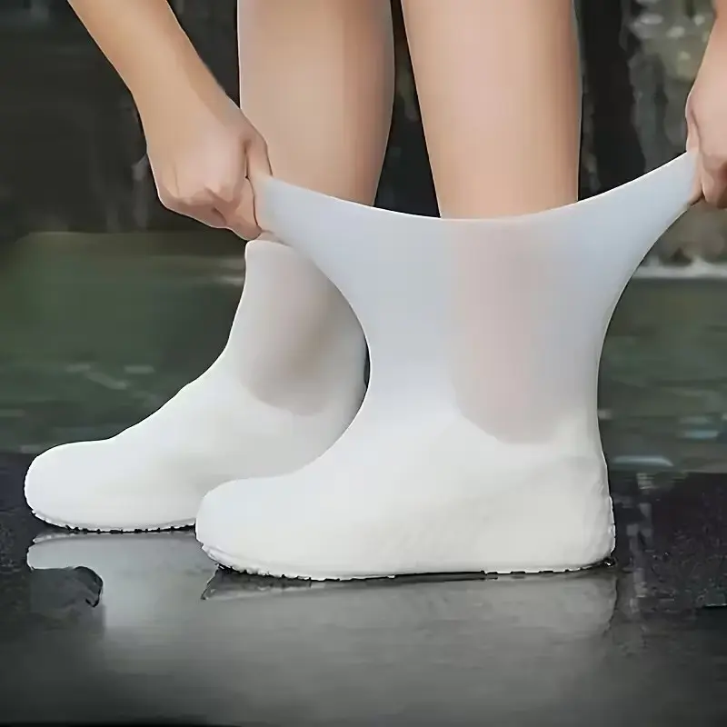 A pair of waterproof shoe covers, unisex, elastic, reusable, easy to clean, suitable for rainy days to provide waterproof and anti-slip protection in wet environments, available in various colors, Versatile Use, Practical Choice