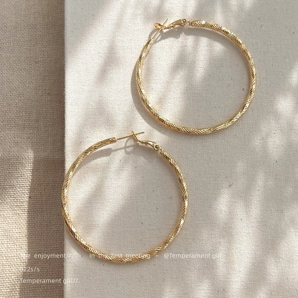 5727 Gold, approximately 5CM