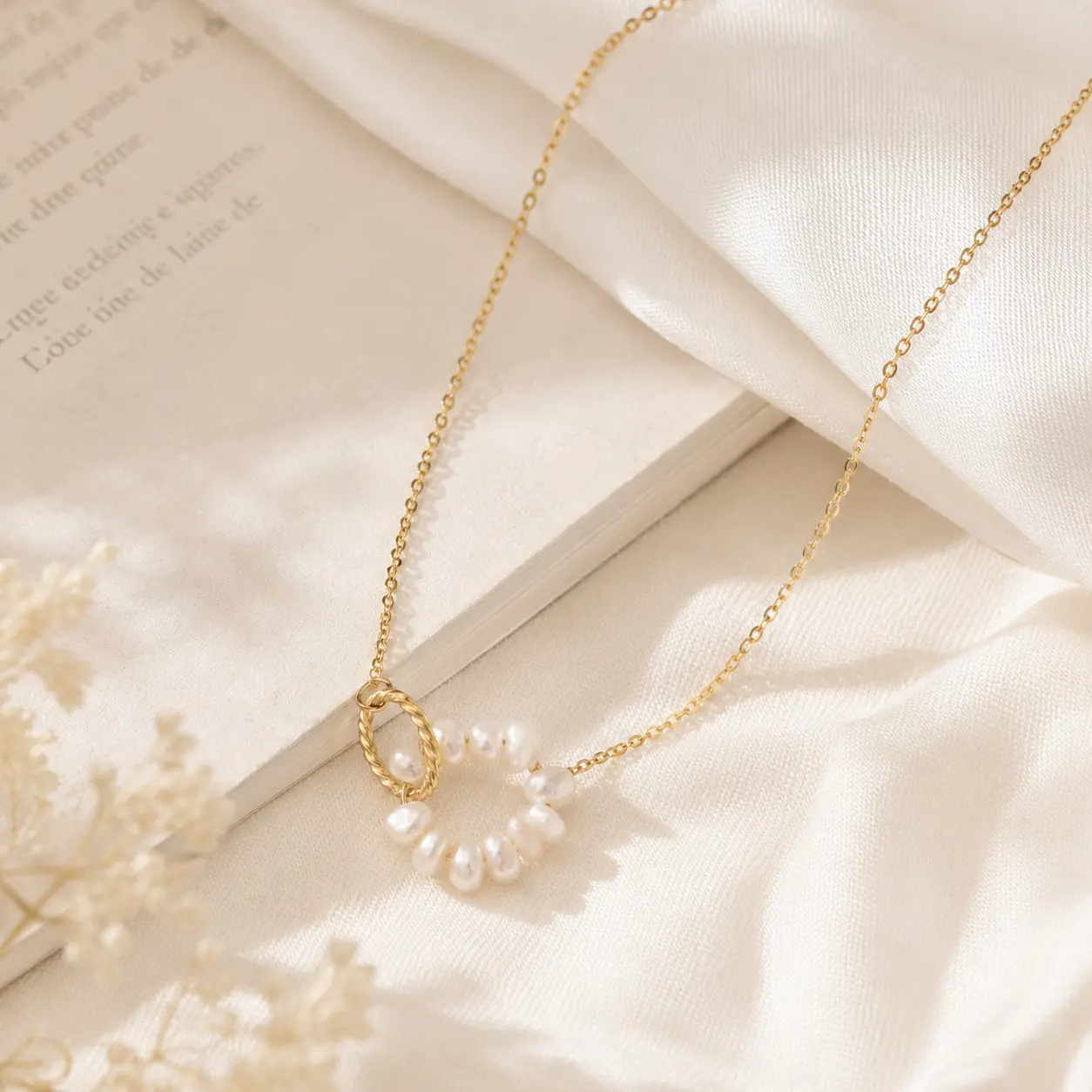 Metora Amelie Freshwater Pearl Pendant Necklace for Women, Vintage Gold Tone Oval Circle Jewelry