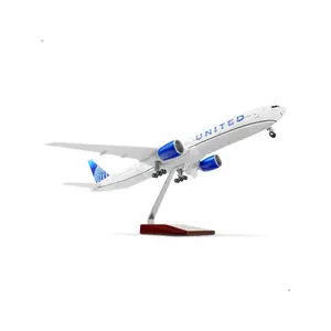 Boeing 777-300ER United 1/150 airplane model with stand