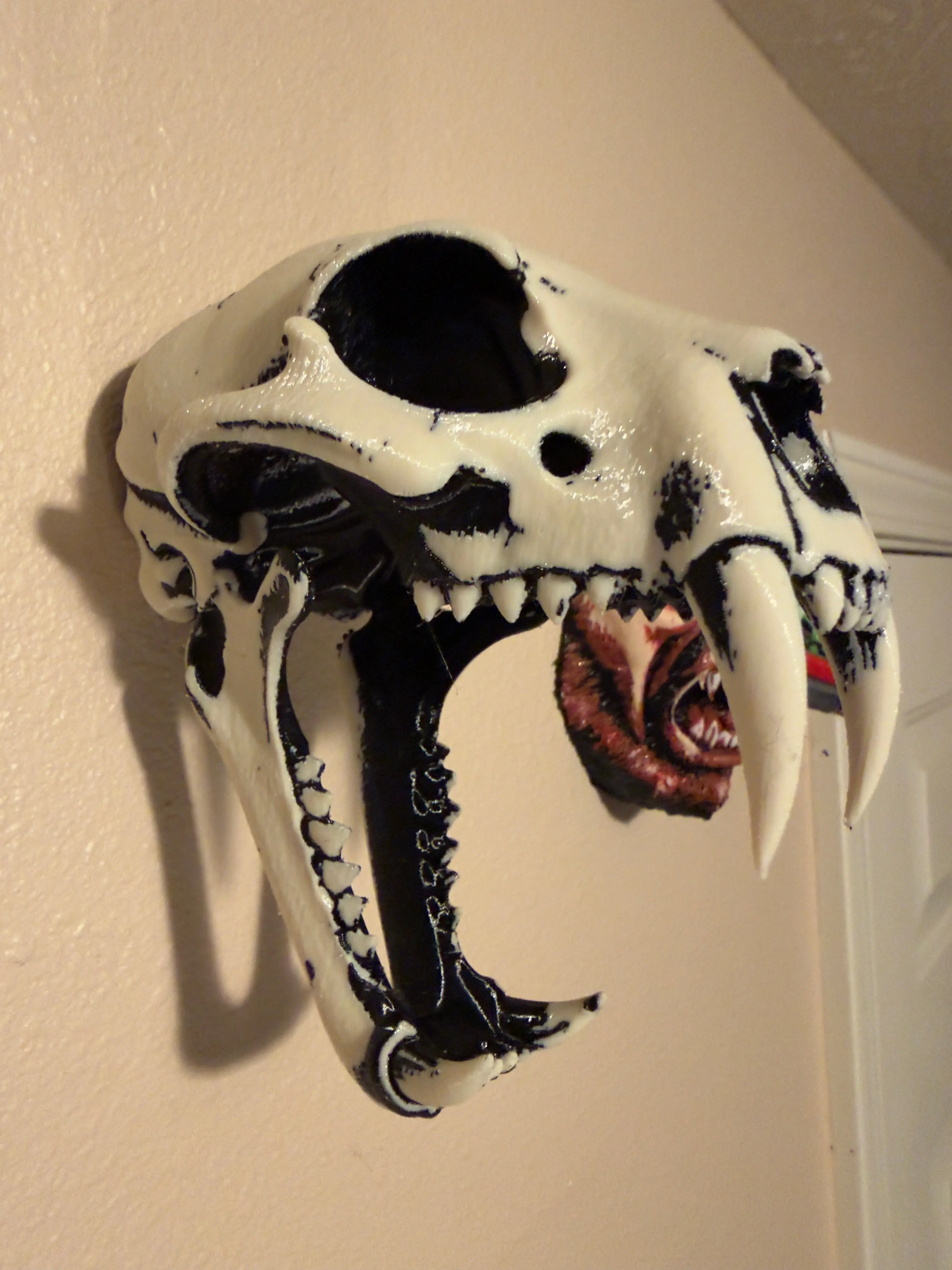 Sabertooth Skull Wall Mask – Macabre Gothic Bone Decor