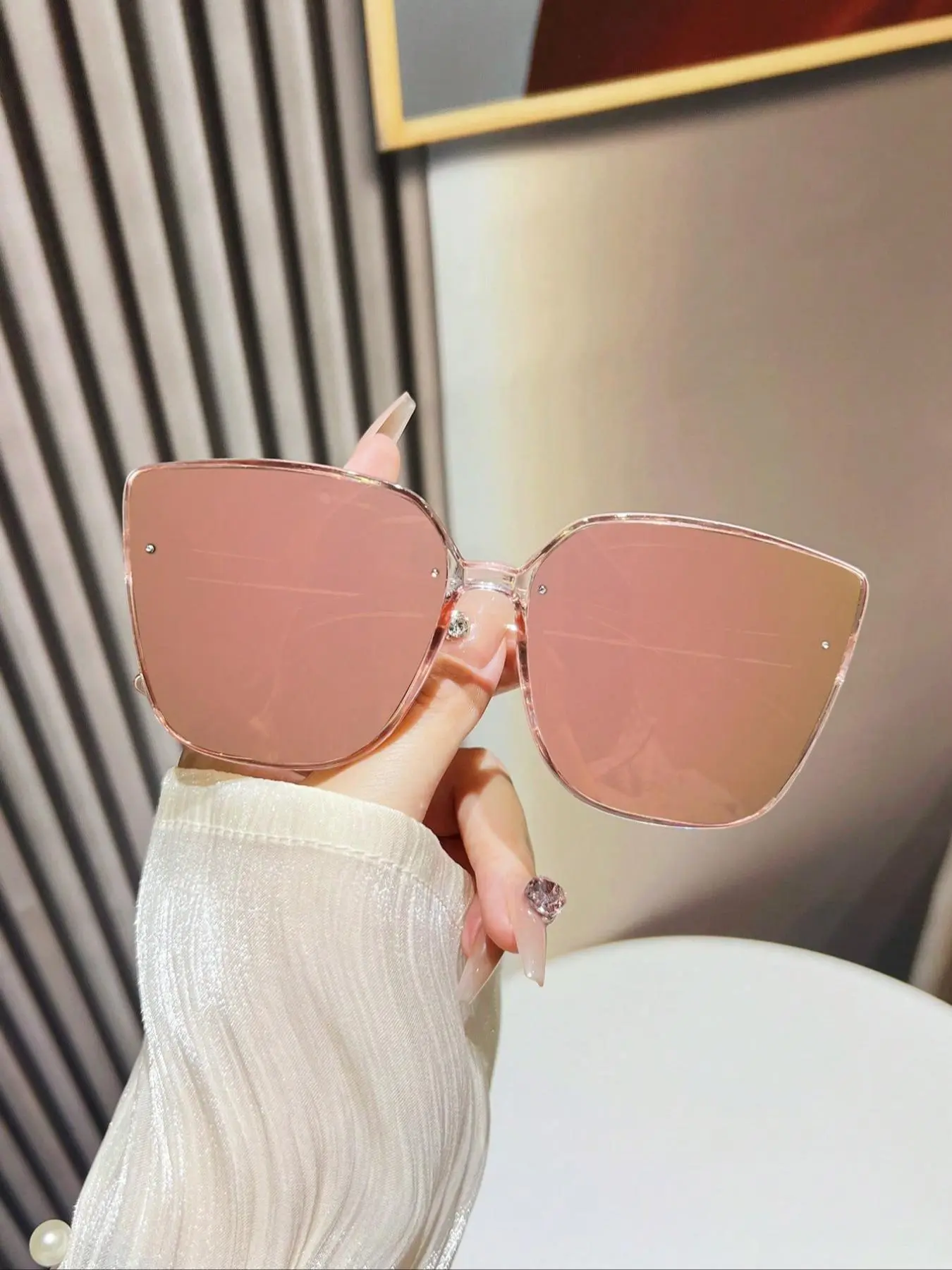 Unisex Vintage Modern Trendy Sunglasses, Trendy Shades, Trendy Casual Oversized Glasses, Trending Glasses for Everyday Use, Trendy Beach Eyewear, Fashion Accessories for Outdoor Activities