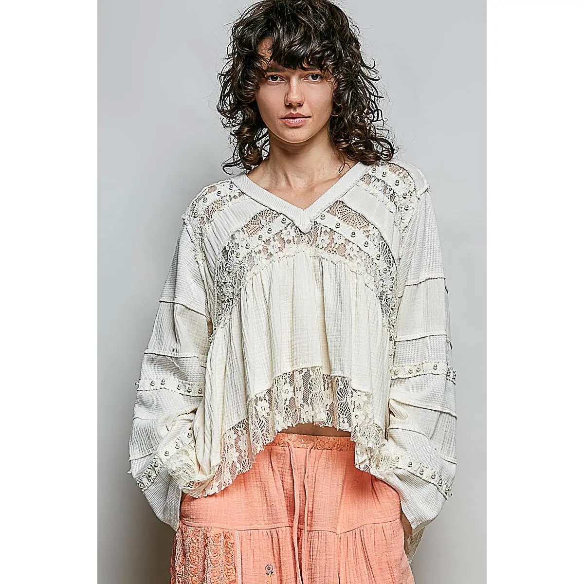 Women's Casual V-Neck Top with Lace and Pearls, A-Line Straight Sleeve Blouse in Double Gauze Cotton Fabric, Lady