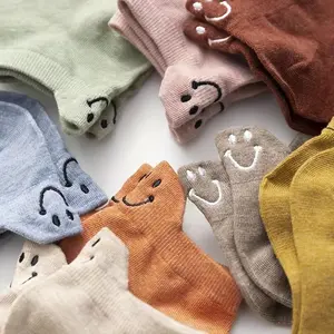 Gift 1 Cute Face Ankle Socks for Women 1pcs - Soft & Comfortable Low-Cut Design, Smiling Face Pattern, Assorted Colors (Black, Pink, Brown, Green, Beige, White) - random color, Cute Socks Womenswear